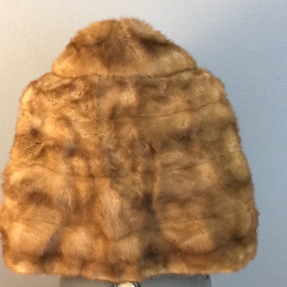 VintageAutumnHazeEMBA NaturalBrownMinkCape-Pockets - Picture 5 of 7